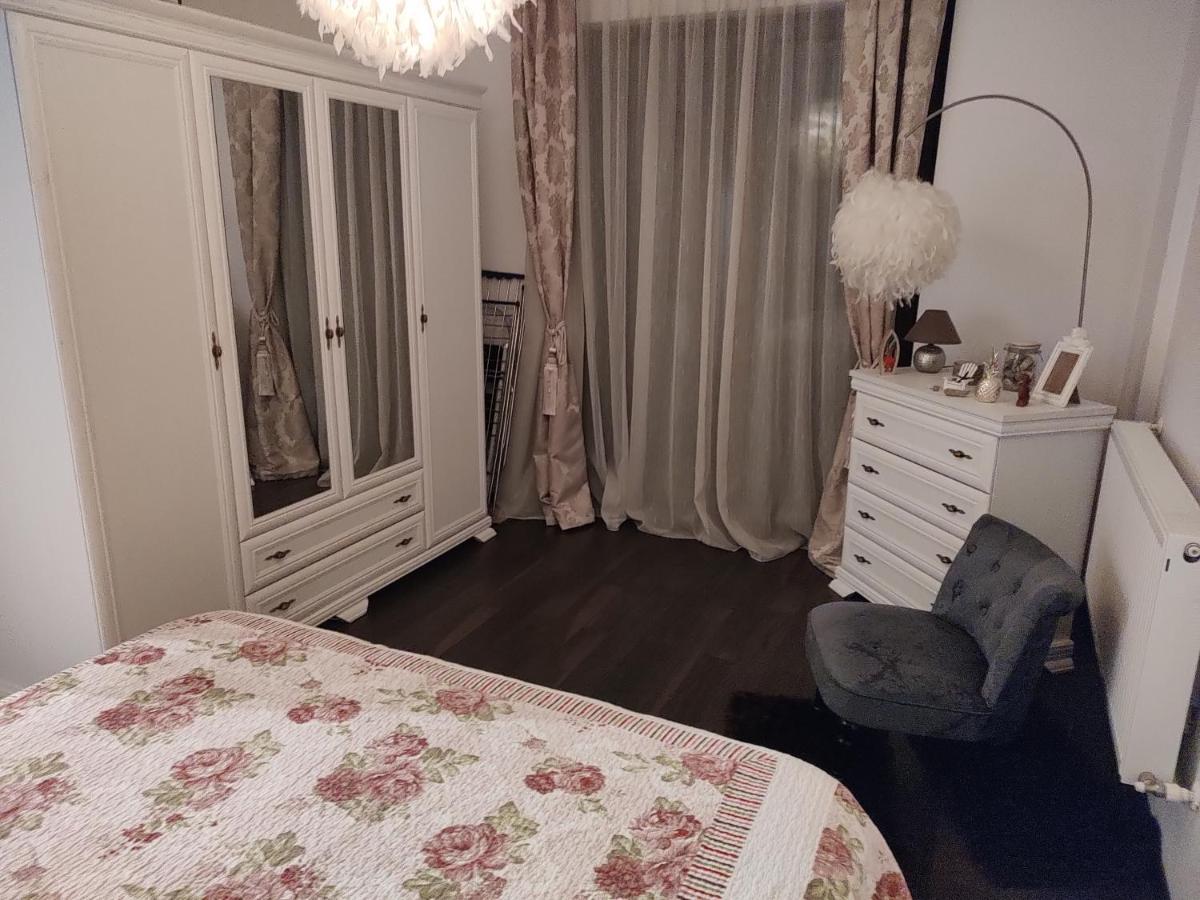 The Unique Apartment Roşu Екстериор снимка